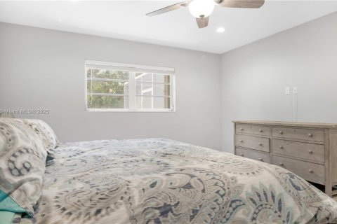 House in Palmetto Bay, Florida 4 bedrooms, 219.9 sq.m. № 1945572 - photo 25