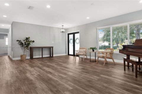 House in Palmetto Bay, Florida 4 bedrooms, 219.9 sq.m. № 1945572 - photo 2
