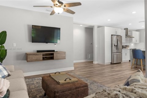 House in Palmetto Bay, Florida 4 bedrooms, 219.9 sq.m. № 1945572 - photo 3