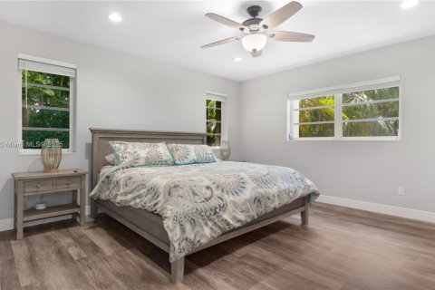House in Palmetto Bay, Florida 4 bedrooms, 219.9 sq.m. № 1945572 - photo 24