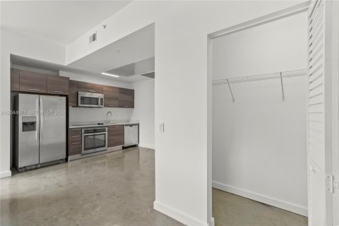Copropriété à louer à Miami, Floride: 1 chambre, 41.43 m2 № 2243362 - photo 12