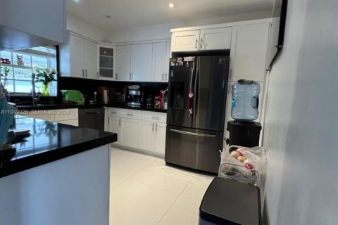 Снять в аренду виллу или дом в Хайалиа, Флорида 3 спальни, 145.21м2, № 2005698 - фото 9