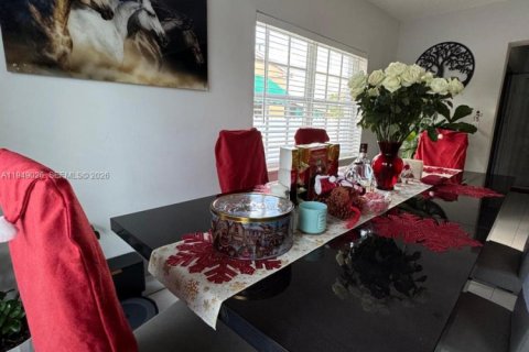 Снять в аренду виллу или дом в Хайалиа, Флорида 3 спальни, 145.21м2, № 2005698 - фото 8