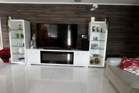 Снять в аренду виллу или дом в Хайалиа, Флорида 3 спальни, 145.21м2, № 2005698 - фото 5