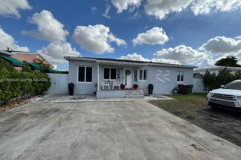 Снять в аренду виллу или дом в Хайалиа, Флорида 3 спальни, 145.21м2, № 2005698 - фото 3