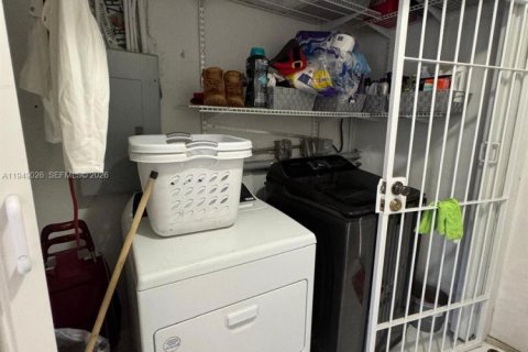 Снять в аренду виллу или дом в Хайалиа, Флорида 3 спальни, 145.21м2, № 2005698 - фото 14