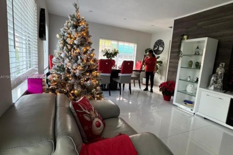 Снять в аренду виллу или дом в Хайалиа, Флорида 3 спальни, 145.21м2, № 2005698 - фото 7