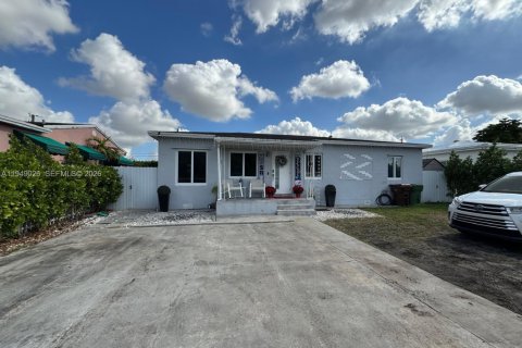 Снять в аренду виллу или дом в Хайалиа, Флорида 3 спальни, 145.21м2, № 2005698 - фото 2