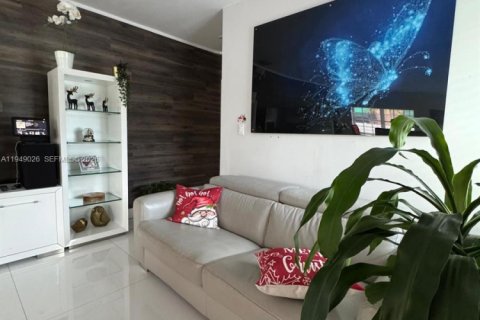 Снять в аренду виллу или дом в Хайалиа, Флорида 3 спальни, 145.21м2, № 2005698 - фото 6