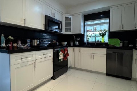 Снять в аренду виллу или дом в Хайалиа, Флорида 3 спальни, 145.21м2, № 2005698 - фото 10