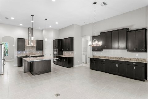 Villa ou maison à vendre à Brandon, Floride: 4 chambres, 297.01 m2 № 2408437 - photo 11