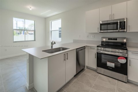 Снять в аренду виллу или дом в Хомстед, Флорида 3 спальни, 159.23м2, № 1886620 - фото 17