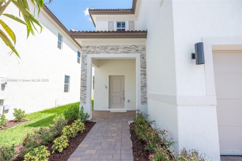 Снять в аренду виллу или дом в Хомстед, Флорида 3 спальни, 159.23м2, № 1886620 - фото 5