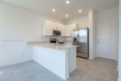 Снять в аренду виллу или дом в Хомстед, Флорида 3 спальни, 159.23м2, № 1886620 - фото 14