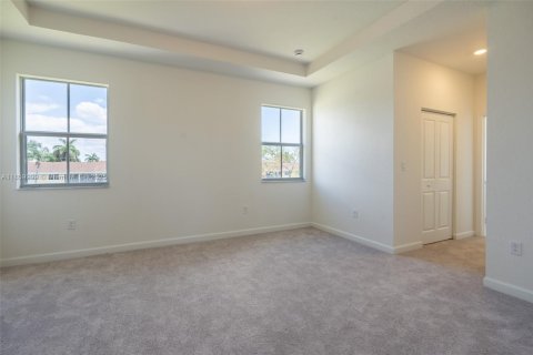 Снять в аренду виллу или дом в Хомстед, Флорида 3 спальни, 159.23м2, № 1886620 - фото 24