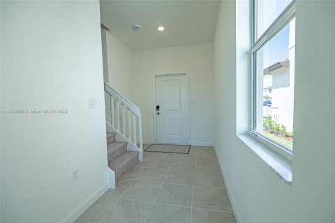 Снять в аренду виллу или дом в Хомстед, Флорида 3 спальни, 159.23м2, № 1886620 - фото 20