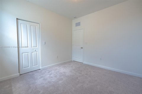 Снять в аренду виллу или дом в Хомстед, Флорида 3 спальни, 159.23м2, № 1886620 - фото 29