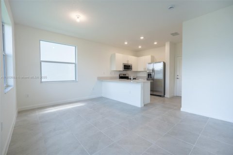 Снять в аренду виллу или дом в Хомстед, Флорида 3 спальни, 159.23м2, № 1886620 - фото 13