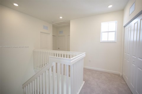 Снять в аренду виллу или дом в Хомстед, Флорида 3 спальни, 159.23м2, № 1886620 - фото 22