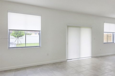 Снять в аренду виллу или дом в Хомстед, Флорида 3 спальни, 159.23м2, № 1886620 - фото 19