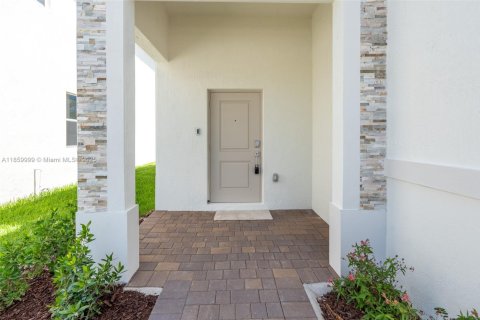 Снять в аренду виллу или дом в Хомстед, Флорида 3 спальни, 159.23м2, № 1886620 - фото 7