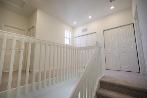 Снять в аренду виллу или дом в Хомстед, Флорида 3 спальни, 159.23м2, № 1886620 - фото 21