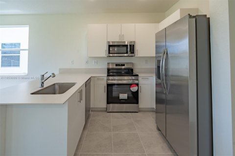 Снять в аренду виллу или дом в Хомстед, Флорида 3 спальни, 159.23м2, № 1886620 - фото 16