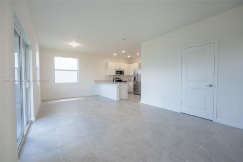 Снять в аренду виллу или дом в Хомстед, Флорида 3 спальни, 159.23м2, № 1886620 - фото 12