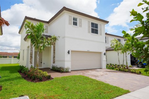 Снять в аренду виллу или дом в Хомстед, Флорида 3 спальни, 159.23м2, № 1886620 - фото 2