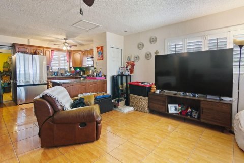 House in Miami Gardens, Florida 3 bedrooms, 153.75 sq.m. № 1965338 - photo 4