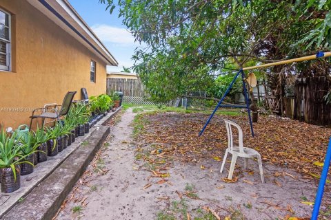 House in Miami Gardens, Florida 3 bedrooms, 153.75 sq.m. № 1965338 - photo 17