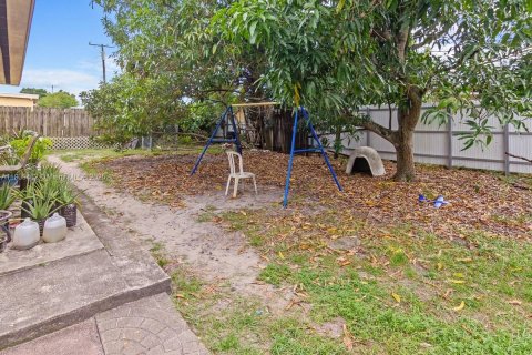 House in Miami Gardens, Florida 3 bedrooms, 153.75 sq.m. № 1965338 - photo 16