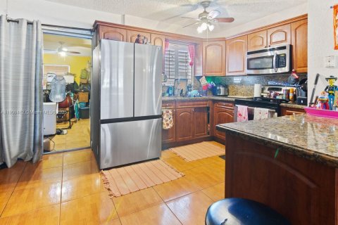 House in Miami Gardens, Florida 3 bedrooms, 153.75 sq.m. № 1965338 - photo 6