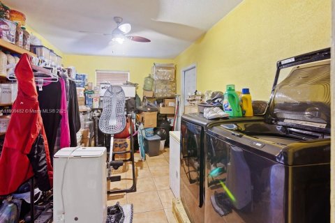 House in Miami Gardens, Florida 3 bedrooms, 153.75 sq.m. № 1965338 - photo 7