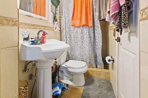 House in Miami Gardens, Florida 3 bedrooms, 153.75 sq.m. № 1965338 - photo 12