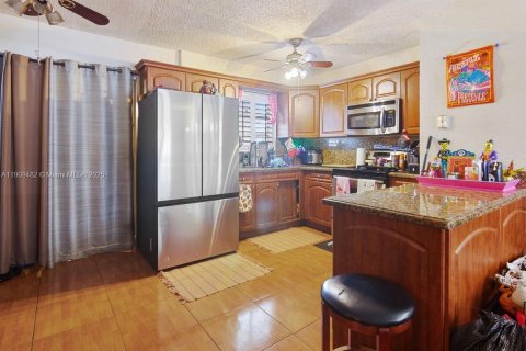 House in Miami Gardens, Florida 3 bedrooms, 153.75 sq.m. № 1965338 - photo 5