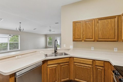 House in Spring Hill, Florida 4 bedrooms, 150.87 sq.m. № 1807357 - photo 13