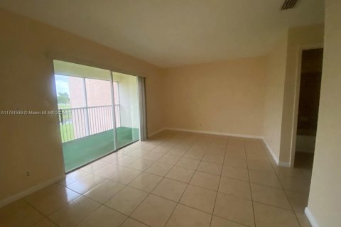 Купить кондоминиум в Маргит, Флорида 2 спальни, 90.12м2, № 2013028 - фото 14