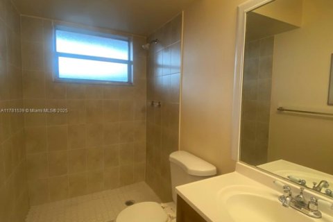 Купить кондоминиум в Маргит, Флорида 2 спальни, 90.12м2, № 2013028 - фото 11