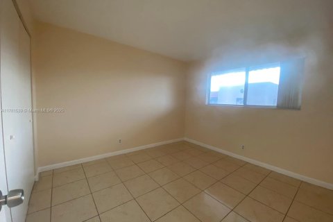 Купить кондоминиум в Маргит, Флорида 2 спальни, 90.12м2, № 2013028 - фото 9