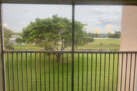 Купить кондоминиум в Маргит, Флорида 2 спальни, 90.12м2, № 2013028 - фото 8