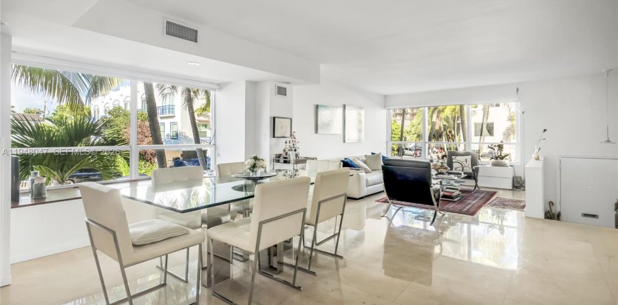 Touwnhouse à Bay Harbor Islands, Floride 3 chambres, 156.08 m2 № 2152967