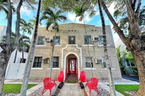 House in Miami, Florida 1 bedroom, 74.32 sq.m. № 2040374