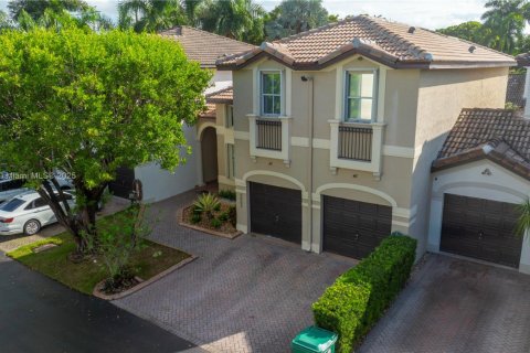 Villa ou maison à vendre à Doral, Floride: 3 chambres, 186.45 m2 № 1943886 - photo 2