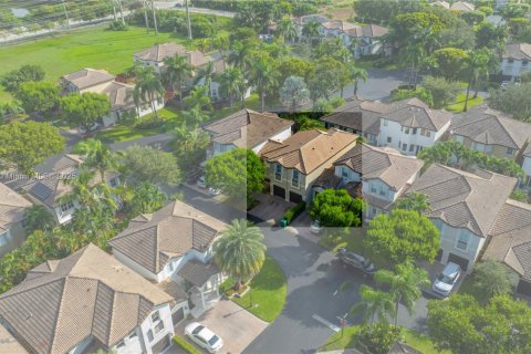 Villa ou maison à vendre à Doral, Floride: 3 chambres, 186.45 m2 № 1943886 - photo 4