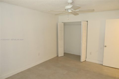 Copropriété à vendre à Miami, Floride: 2 chambres, 86.96 m2 № 2153749 - photo 19