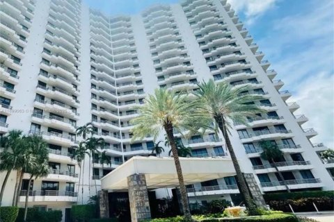 Купить кондоминиум в Авентура, Флорида 2 спальни, 98.94м2, № 1951050 - фото 2