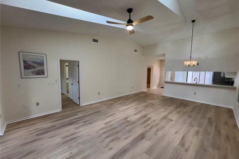 Villa ou maison à vendre à Sarasota, Floride: 2 chambres, 115.29 m2 № 2411541 - photo 8