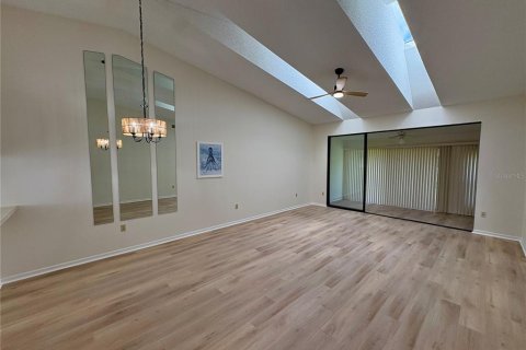 Villa ou maison à vendre à Sarasota, Floride: 2 chambres, 115.29 m2 № 2411541 - photo 9