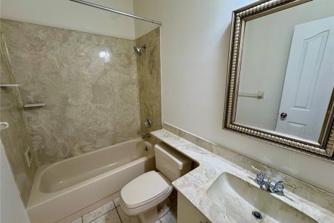 Villa ou maison à vendre à Sarasota, Floride: 2 chambres, 115.29 m2 № 2411541 - photo 18